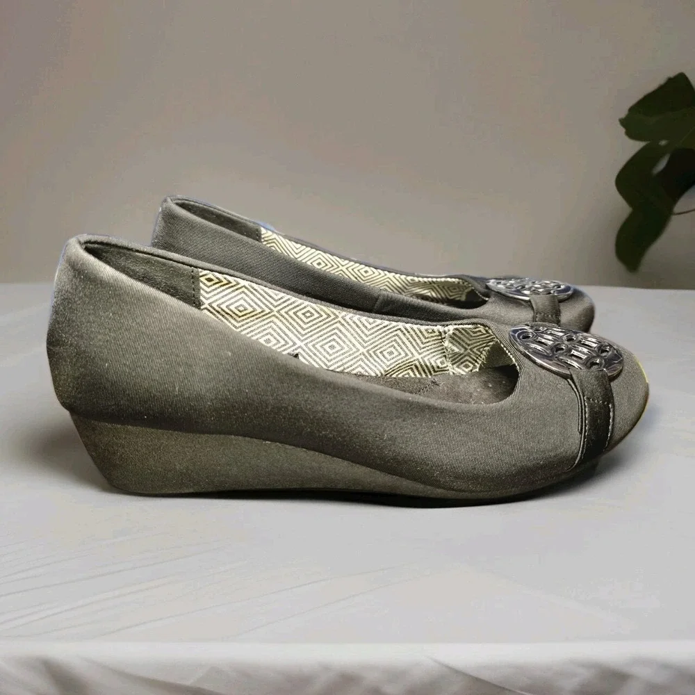 Laundry By Shelli Segal step into